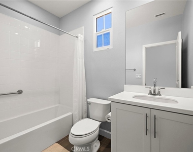 72 Henson - Photo Thumbnail 16
