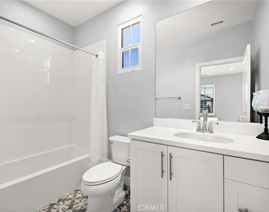 72 Henson - Photo Thumbnail 18