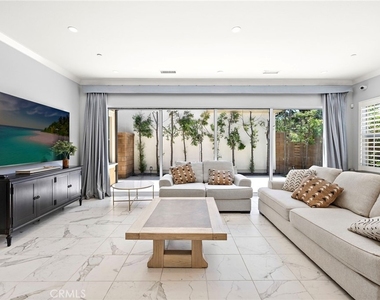 72 Henson - Photo Thumbnail 4