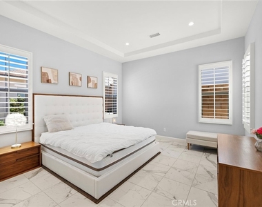 72 Henson - Photo Thumbnail 11