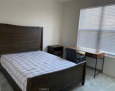 105 Henson - Photo Thumbnail 7