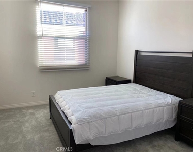 105 Henson - Photo Thumbnail 5