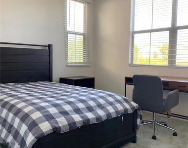 105 Henson - Photo Thumbnail 8