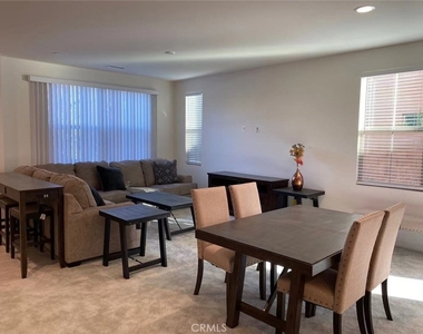 105 Henson - Photo Thumbnail 1