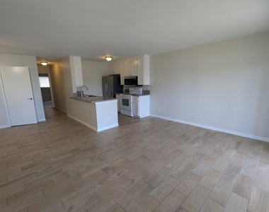 102 Wisconsin Ave - Photo Thumbnail 4