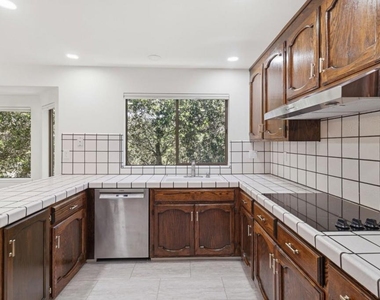 3 Kennedy Place - Photo Thumbnail 14