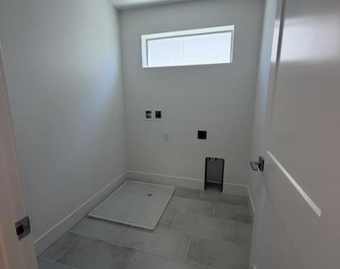 3846 Aviano Way - Photo Thumbnail 20