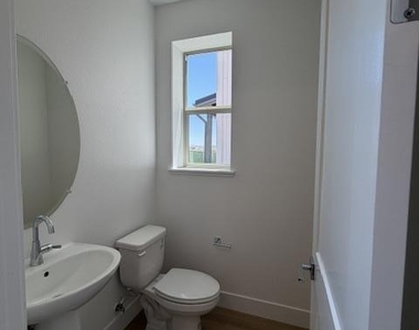 3846 Aviano Way - Photo Thumbnail 7