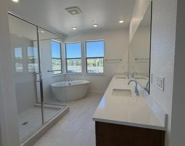 3846 Aviano Way - Photo Thumbnail 13