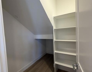 3846 Aviano Way - Photo Thumbnail 5