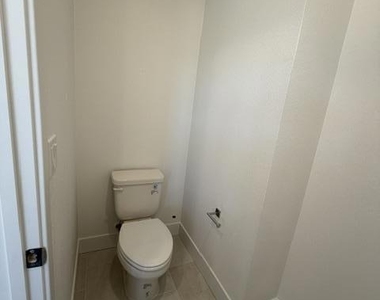 3846 Aviano Way - Photo Thumbnail 12
