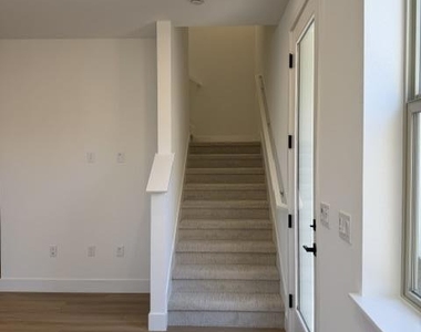 3846 Aviano Way - Photo Thumbnail 8