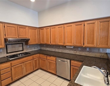 1520 Upland Hills S - Photo Thumbnail 10