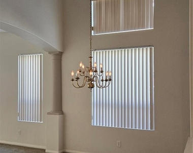 1520 Upland Hills S - Photo Thumbnail 4