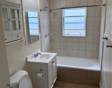 204 E Maple - Photo Thumbnail 11