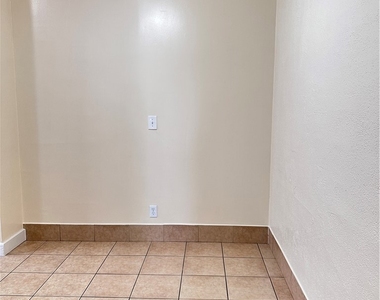 204 E Maple - Photo Thumbnail 8