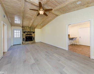 6401 Hubbard - Photo Thumbnail 2