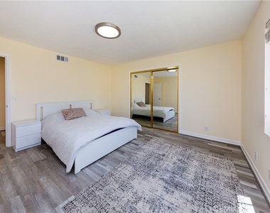6401 Hubbard - Photo Thumbnail 3