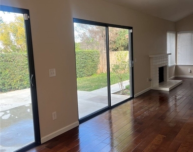 2980 Hyde Park Circle - Photo Thumbnail 4