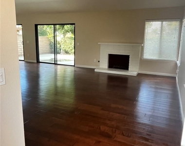 2980 Hyde Park Circle - Photo Thumbnail 8