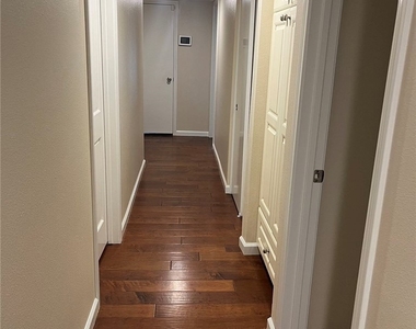 2980 Hyde Park Circle - Photo Thumbnail 7