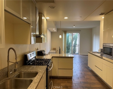 28 N 3rd - Photo Thumbnail 5