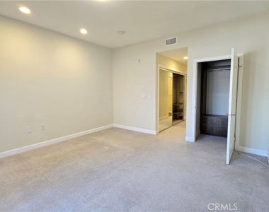 28 N 3rd - Photo Thumbnail 12