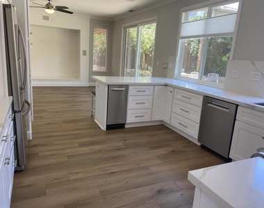 1417 Solana Dr - Photo Thumbnail 9