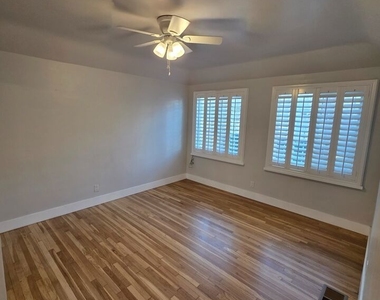 418 S Roxbury Drive - Photo Thumbnail 19