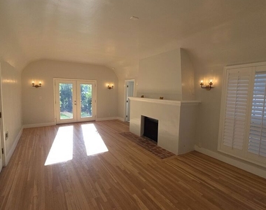 418 S Roxbury Drive - Photo Thumbnail 9