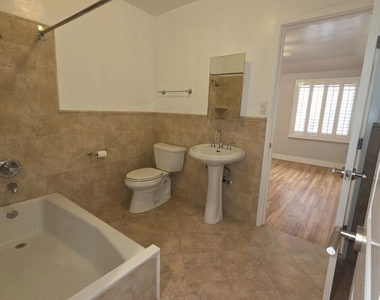 418 S Roxbury Drive - Photo Thumbnail 25