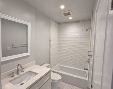 418 S Roxbury Drive - Photo Thumbnail 21