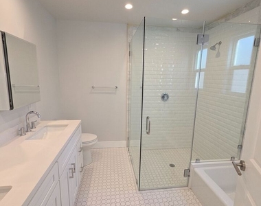 418 S Roxbury Drive - Photo Thumbnail 17