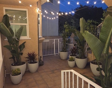 418 S Roxbury Drive - Photo Thumbnail 5