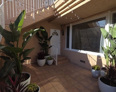 418 S Roxbury Drive - Photo Thumbnail 7