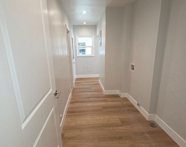 418 S Roxbury Drive - Photo Thumbnail 27