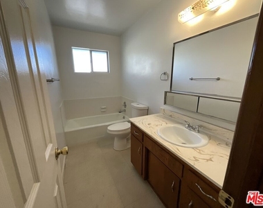 1440 Calhoun Court - Photo Thumbnail 9
