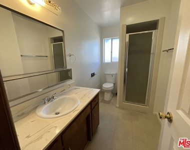 1440 Calhoun Court - Photo Thumbnail 8