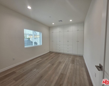 6748 Ben Avenue - Photo Thumbnail 22