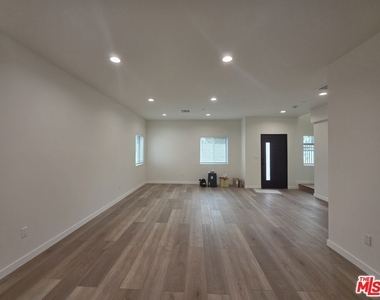 6748 Ben Avenue - Photo Thumbnail 29