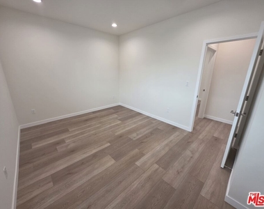 6748 Ben Avenue - Photo Thumbnail 15