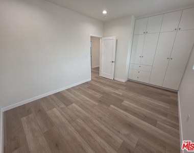 6748 Ben Avenue - Photo Thumbnail 14