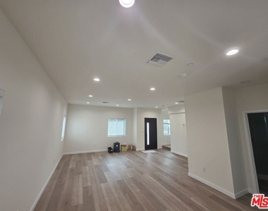 6748 Ben Avenue - Photo Thumbnail 30