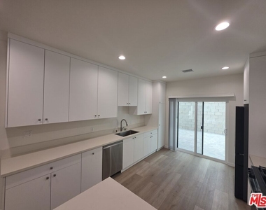 6748 Ben Avenue - Photo Thumbnail 16