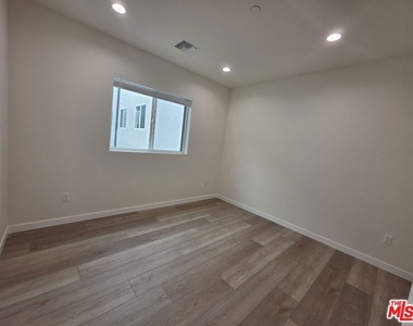 6748 Ben Avenue - Photo Thumbnail 11