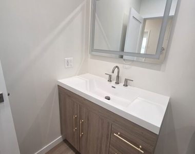 6748 Ben Avenue - Photo Thumbnail 7