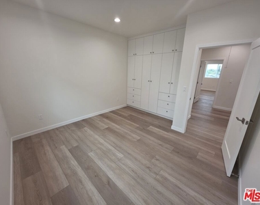 6748 Ben Avenue - Photo Thumbnail 9