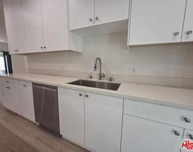 6748 Ben Avenue - Photo Thumbnail 20