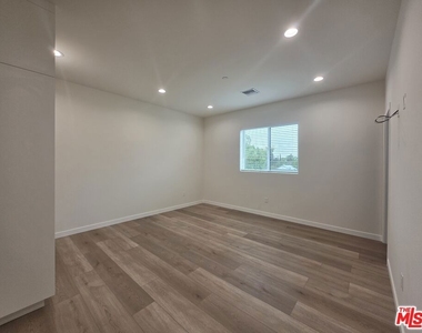 6748 Ben Avenue - Photo Thumbnail 1