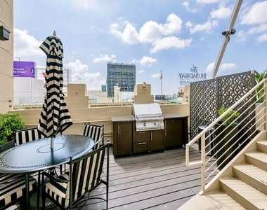 6253 Hollywood Boulevard - Photo Thumbnail 21